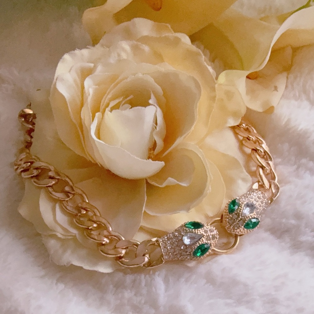Necklace Gold-Tone Statement Chain Necklace with Green Crystal Accents - Picture 7 of 11